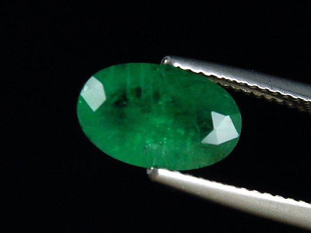 Smaragd 2,22 Ct. feines Grün 10 x 6 mm Oval Kolumbien