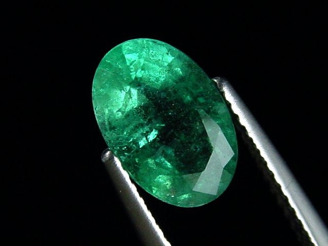 Emerald 1,97 Ct. fine green oval