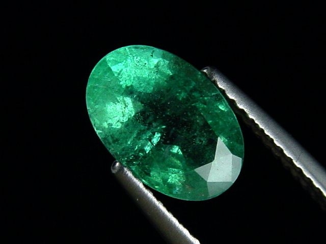 Emerald 1,97 Ct. fine green oval