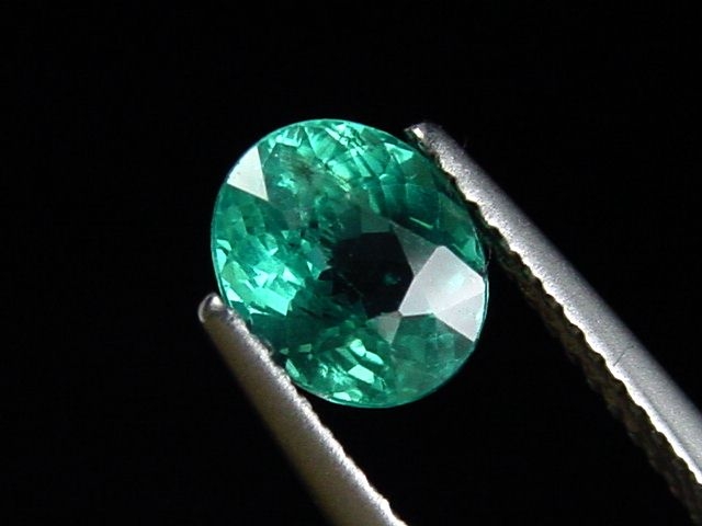 Apatit 1,36 Ct. türkisgrün - Oval 7 x 6 mm