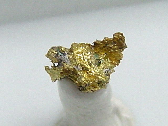 Gold crystalline 5 mm Brusson, Val d'Aosta, Italy