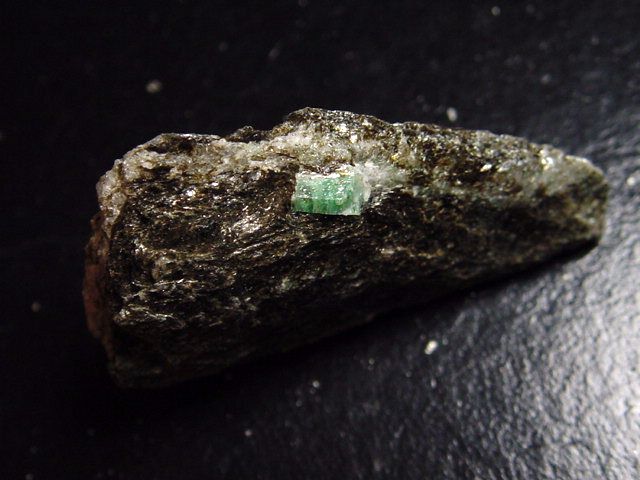 Emerald specimen 44 mm - crystal in matrix Habachtal, Austria