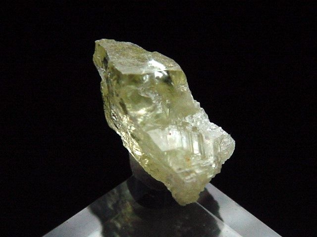 Brazilianite crystal 12 mm - Minas Gerais, Brazil