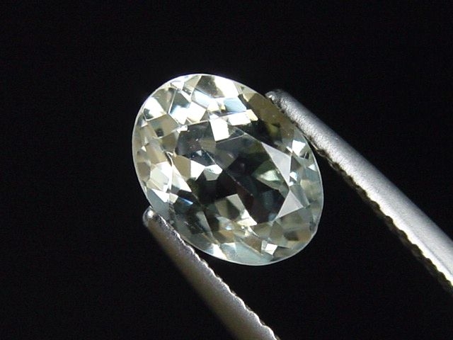 Sillimanite 1,81 Ct. oval faceted - Balangoda, Sri Lanka