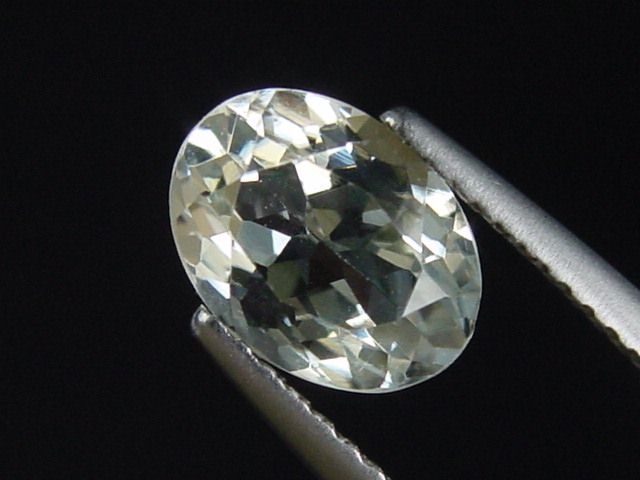 Sillimanite 1,81 Ct. oval faceted - Balangoda, Sri Lanka