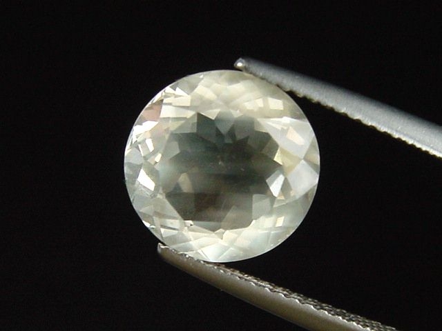 Orthoclase 3,91 Ct. fine round - Itrongay, Madag.
