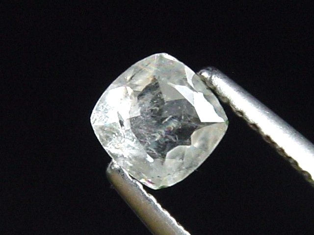 Euclase 0,41 Ct. rare cushion cut - Bahia, Brazil