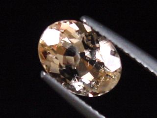 Danburit 2,00 Ct. Oval - Sahatany valley, Madag.