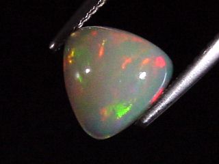 Opal / Edelopal 1,66 Ct. feines Farbenspiel - Trillion Cabochon
