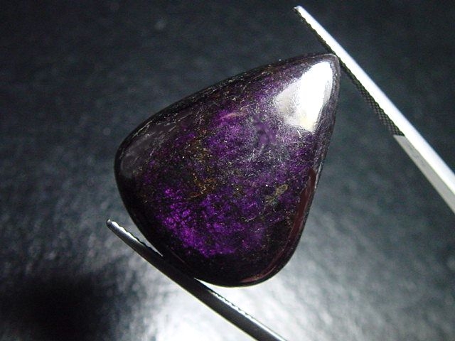 Purpurit 31,67 Ct. selten Cabochon - Sandanab, Namibia