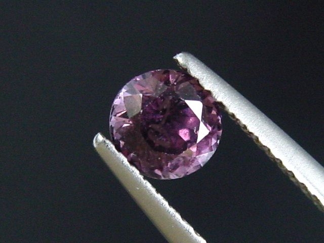 Spinel 0,89 Ct. round Sri Lanka