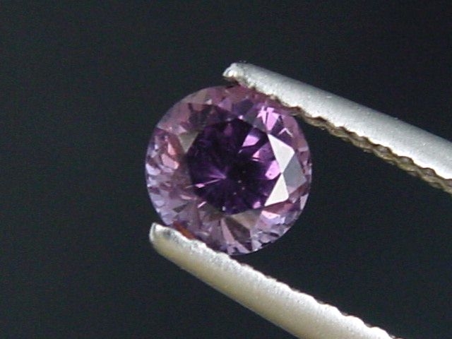 Spinel 0,79 Ct. round Sri Lanka