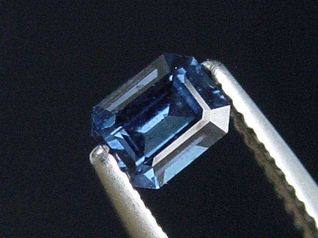 Blauer Spinell 0,58 Ct. Oktagon 5 x 4 mm Sri Lanka