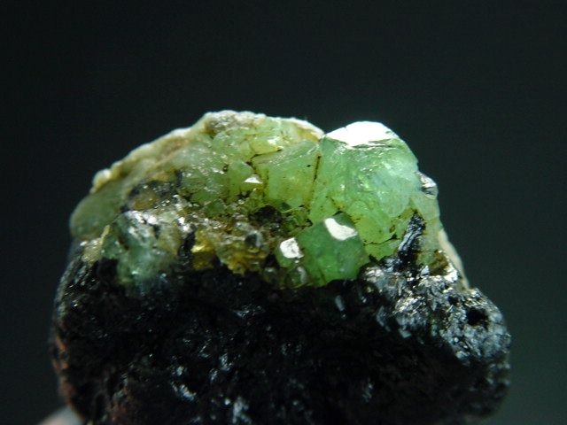 Tsavorite Garnet specimen 28 mm - Merelani, Tanzania