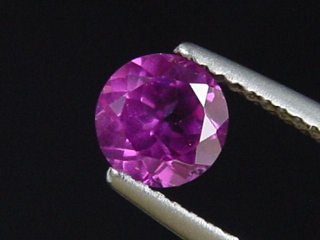 Rhodolite Garnet 0,90 Ct. fine purple round
