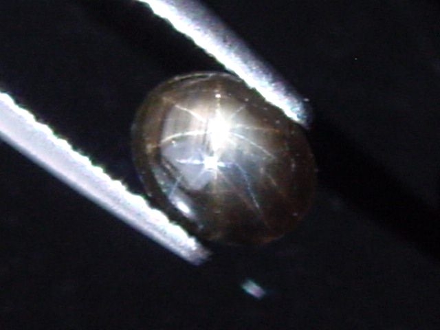 12-strahliger Sternsaphir 0,90 Ct. heller Stern - sehr selten