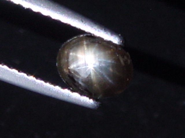 12-strahliger Sternsaphir 0,90 Ct. heller Stern - sehr selten