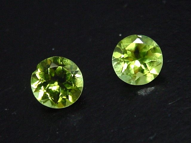Peridot pair 1,99 Ct. round B-quality