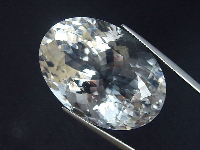 Clear Quartz 84,02 Ct. oval cut