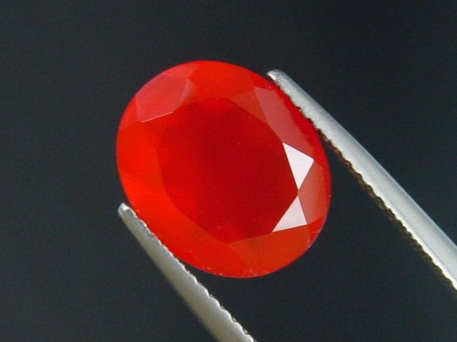 Carnelian 3,75 Ct. glowing orangered oval India