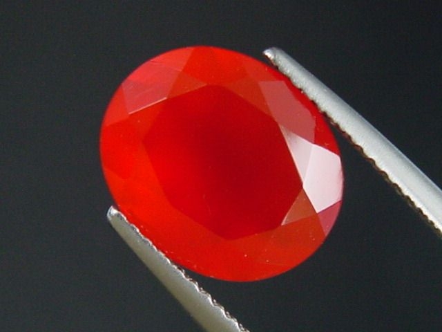 Karneol 3,77 Ct. leuchtendes orangerot 12 x 10 mm Oval Indien
