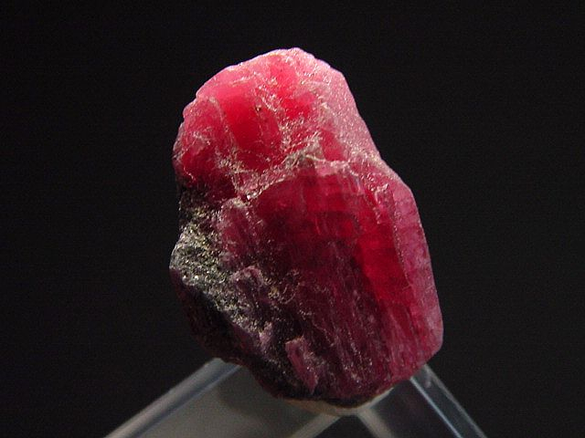 Rhodonite crystal 24 mm cherry red - Morro da Mina, Brazil