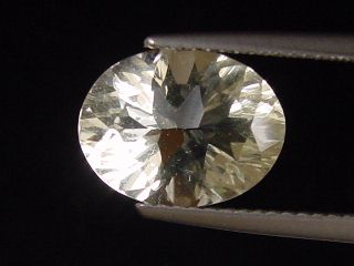Sanidine 3,35 Ct. rare - fine oval concave cut - Madag.