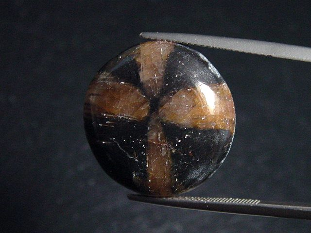 Chiastolite 22,88 Ct. round cabochon Australia