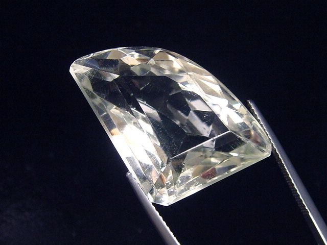 Bergkristall 43,13 Ct. Sammlerschliff 23,5 x 19 mm