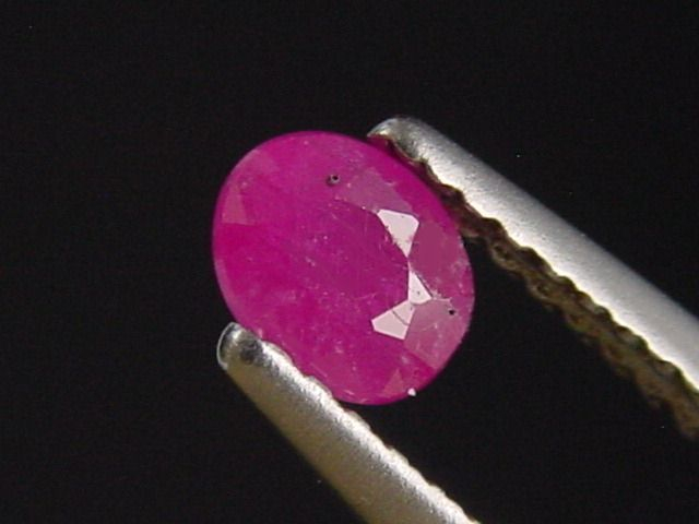 Rubin 0,38 Ct. Oval 4,5 x 3,5 mm Tansania