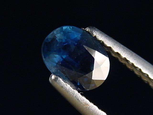 Blauer Saphir 0,75 Ct. Oval 6 x 4,5 mm Australien