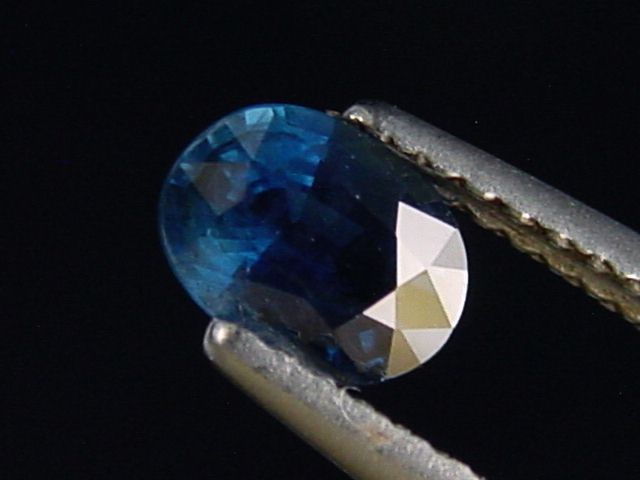 Blauer Saphir 0,75 Ct. Oval 6 x 4,5 mm Australien