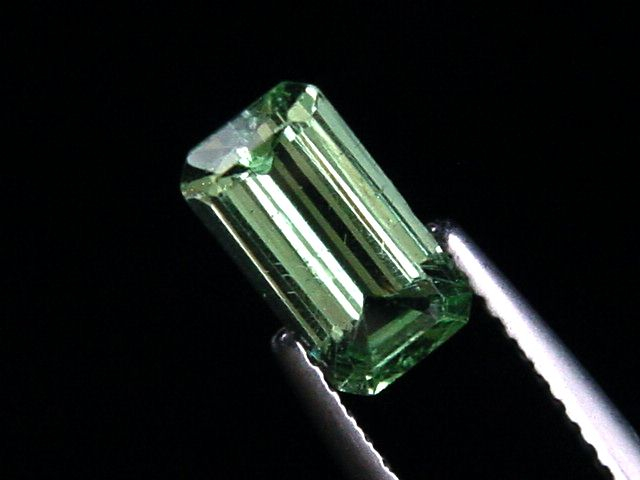 Tsavorit Granat 1,33 Ct. Spitzenfarbe Oktagon Tansania