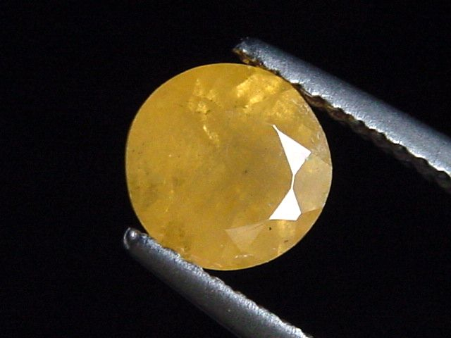 Scheelite 2,72 Ct. round faceted Austria