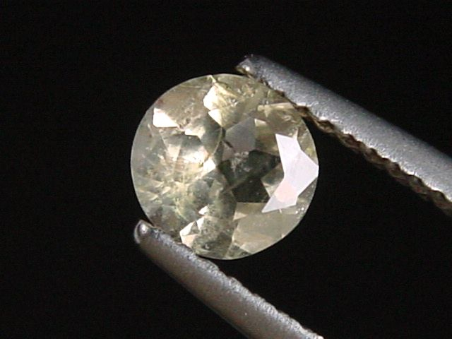 Leucite 0,61 Ct. round faceted Italy