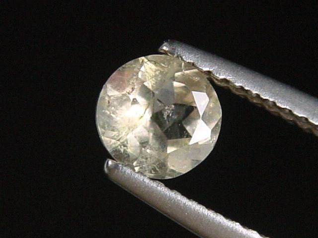Leucite 0,61 Ct. round faceted Italy