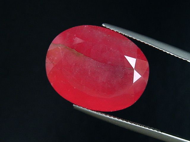 Rhodochrosite 28,86 Ct. oval faceted