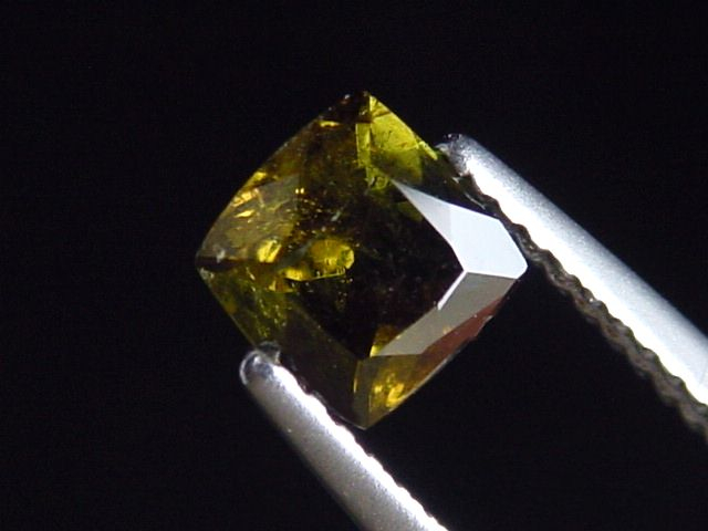 Vesuvianit 0,84 Ct. Kissenschliff - Bellecombe, Val d'Aosta, Italien