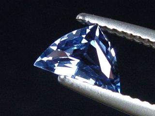 Blue Spinel 0,96 Ct. trillion cut Tanzania
