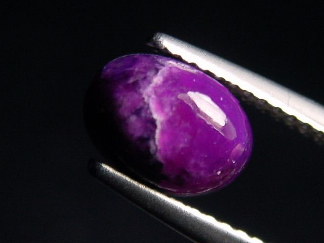 Sugilite 1,84 Ct. oval cabochon