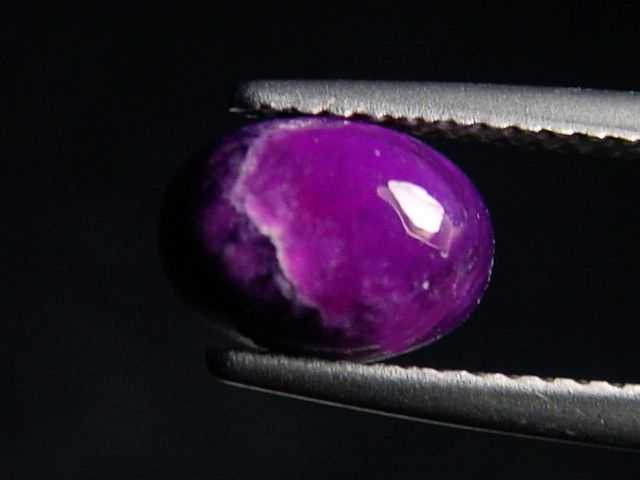 Sugilite 1,84 Ct. oval cabochon