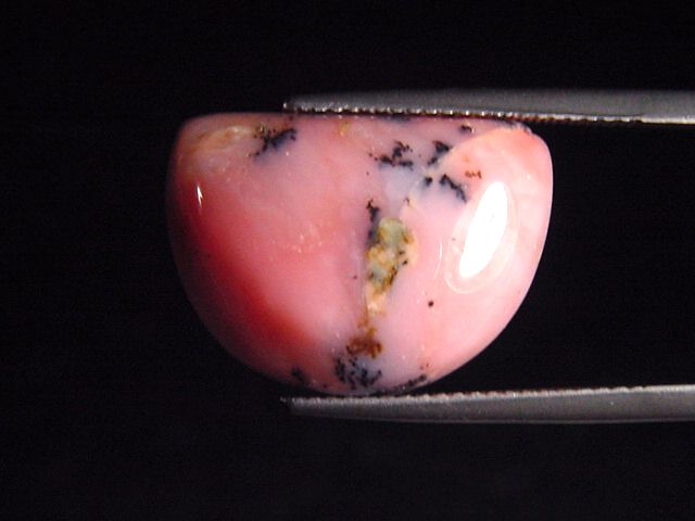 Pink Opal 12,37 Ct. cabochon