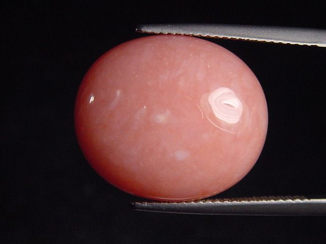 Andenopal / rosa Opal 17,87 Ct. Oval Cabochon