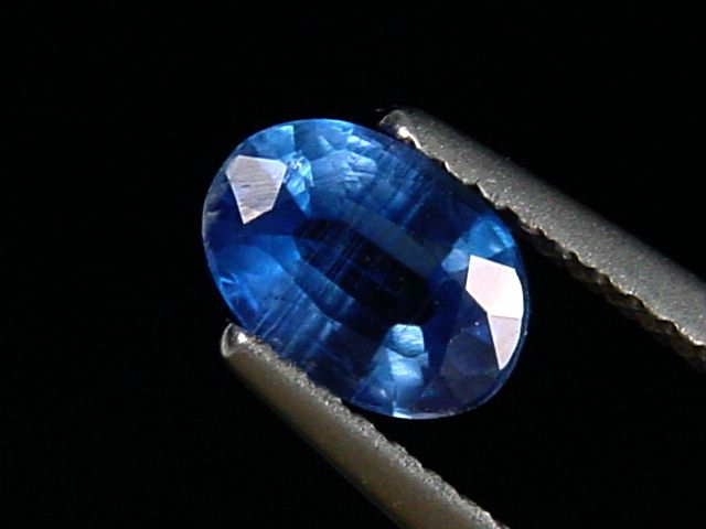 Kyanit / Disthen 0,92 Carat feines Blau Oval
