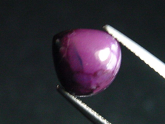 Sugilit 3,53 Ct. Tropfen Cabochon - Wessels mine, Kuruman, Südafrika