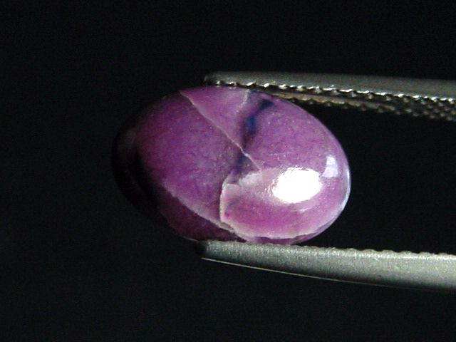 Sugilite 2,10 Ct. oval cabochon