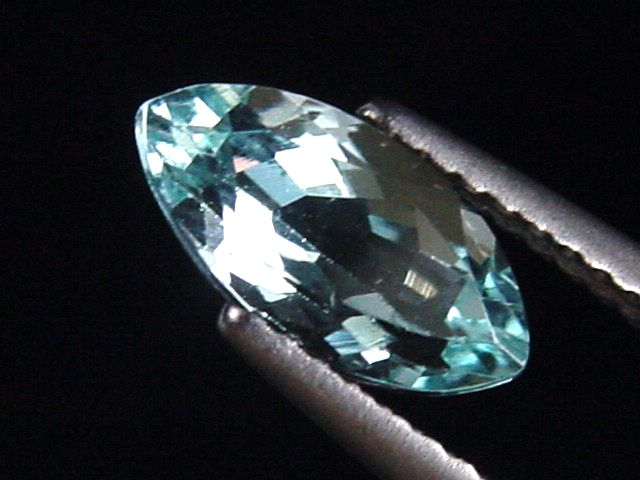Aquamarin 1,24 Ct. Navette 10 x 5 mm Brasilien
