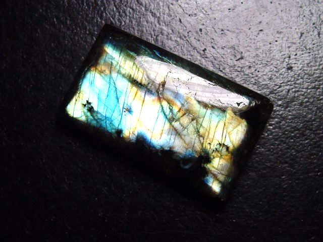 Labradorite 55,94 Ct. cabochon B-quality
