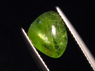 Tremolite cat's eye 2,62 Ct. cabochon Gairo, Tanzania