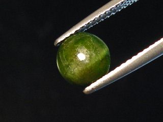 Kornerupine Catseye 1,64 Ct. round cabochon Sri Lanka